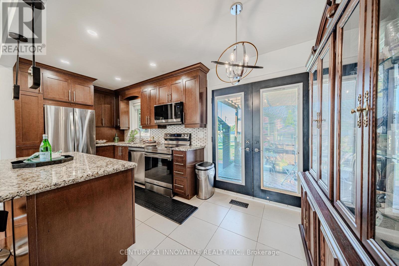 60 Dorking Crescent, Toronto, ON - Indoor Photo Showing Kitchen With Upgraded Kitchen