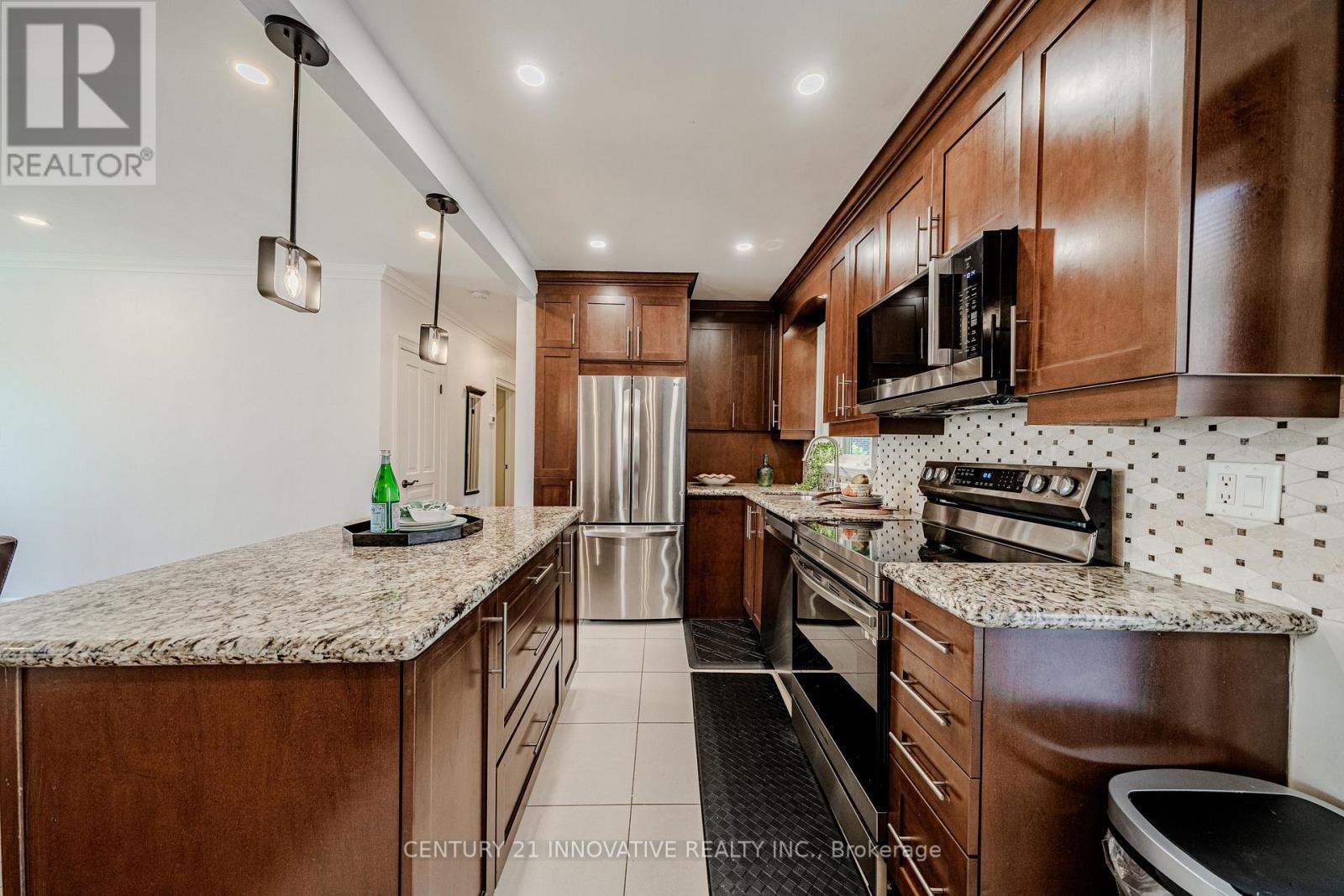 60 Dorking Crescent, Toronto, ON - Indoor Photo Showing Kitchen With Upgraded Kitchen