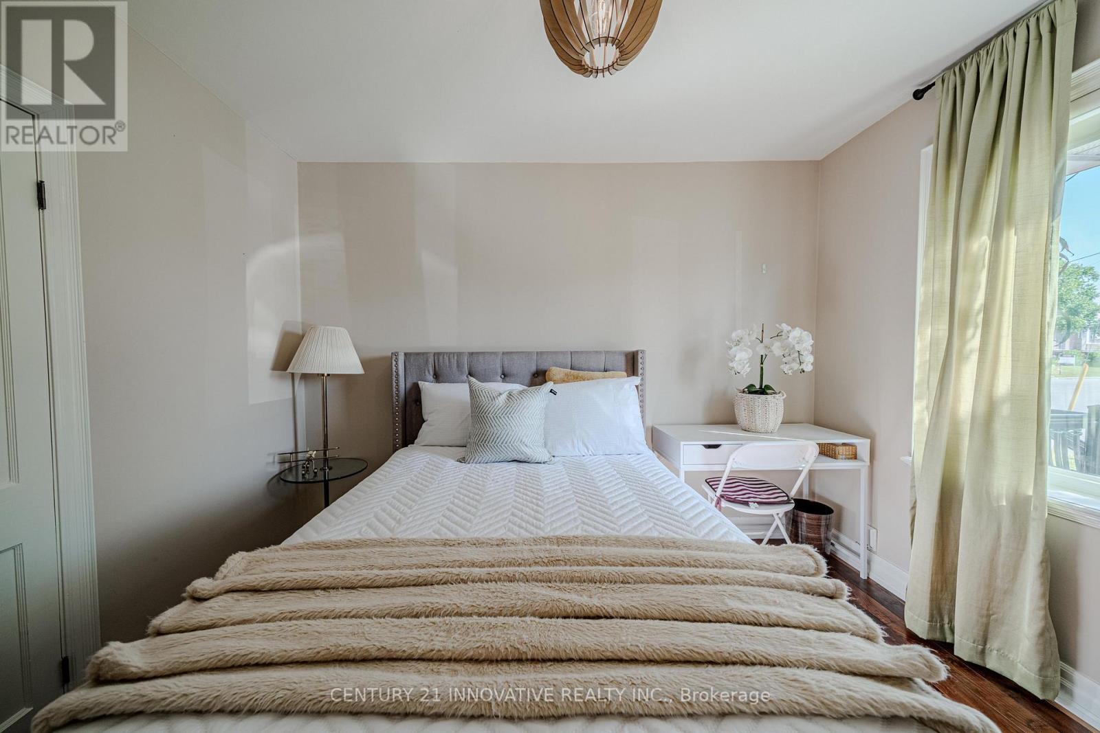 60 Dorking Crescent, Toronto, ON - Indoor Photo Showing Bedroom