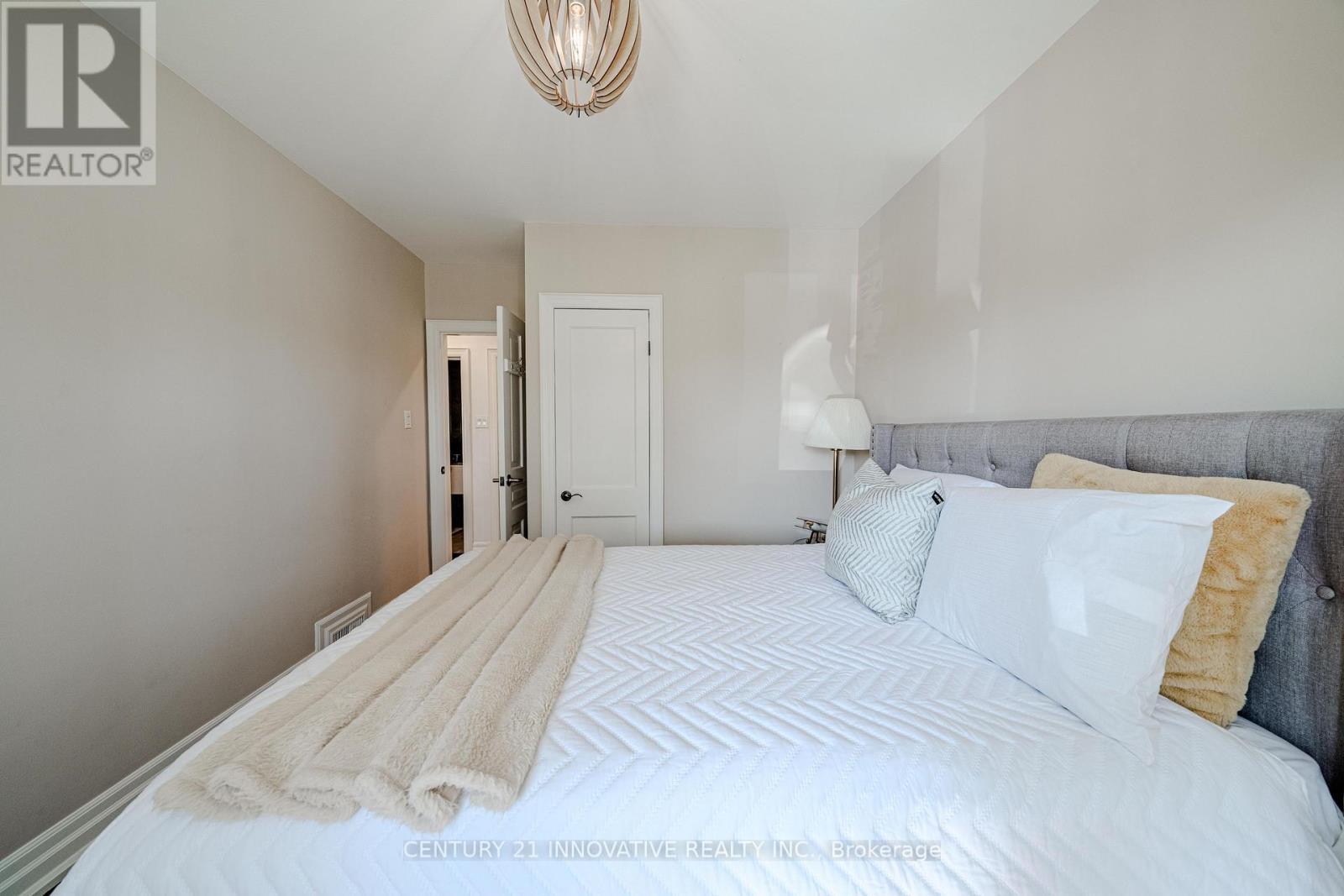 60 Dorking Crescent, Toronto, ON - Indoor Photo Showing Bedroom