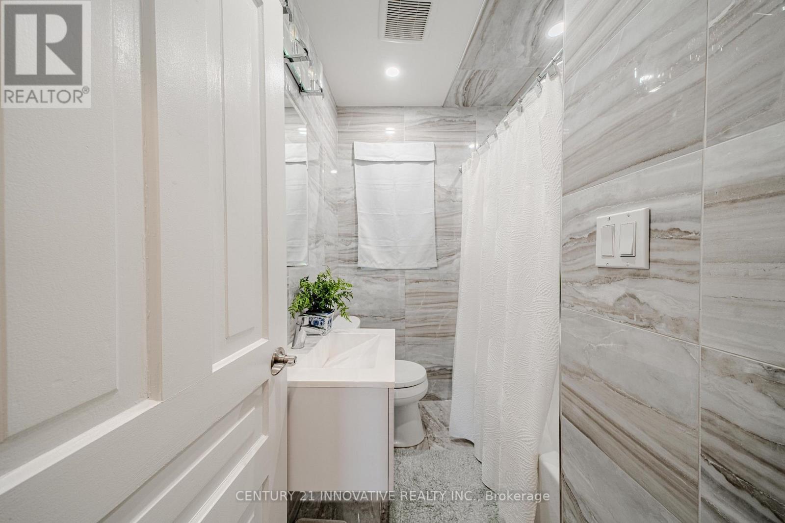 60 Dorking Crescent, Toronto, ON - Indoor Photo Showing Bathroom