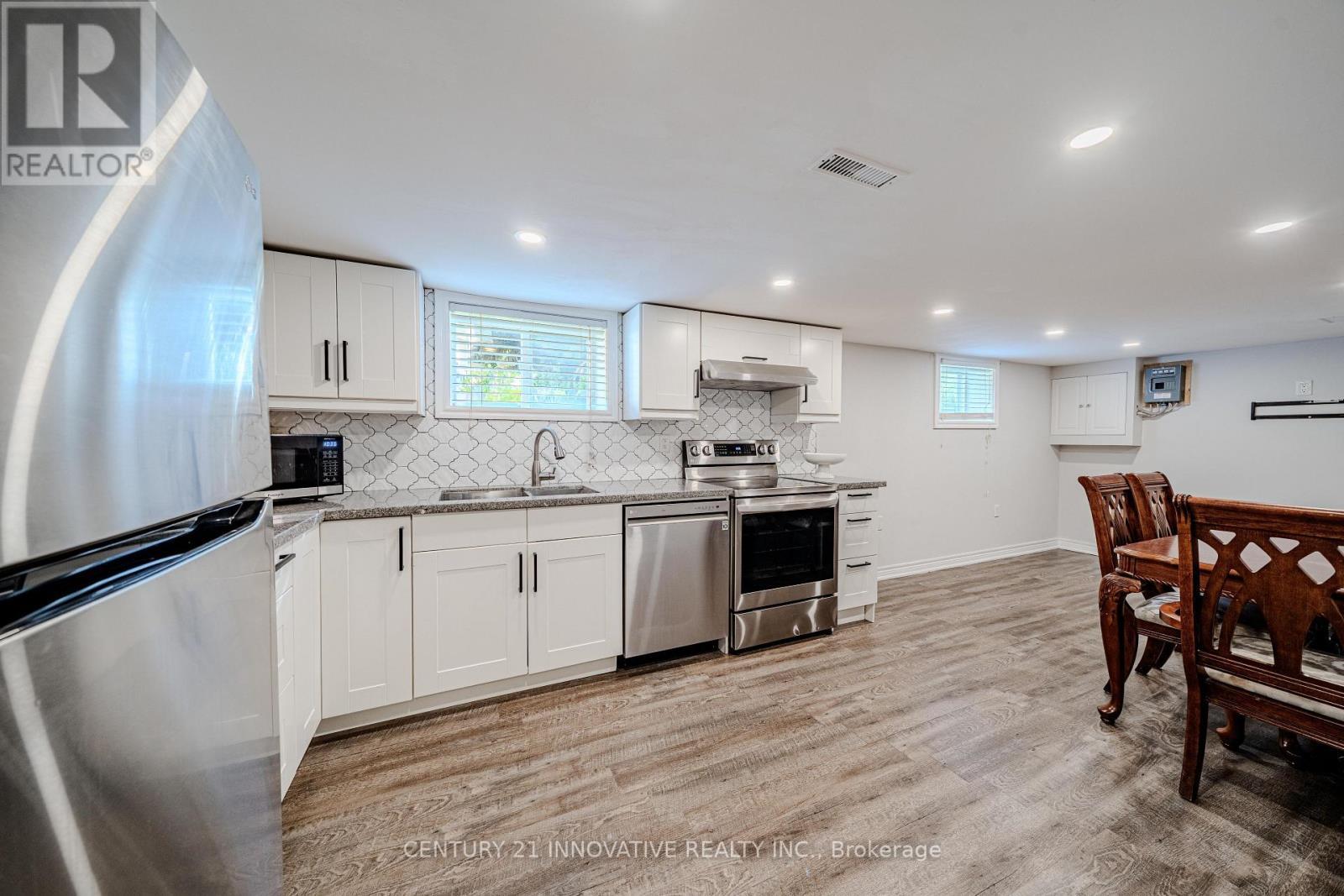 60 Dorking Crescent, Toronto, ON - Indoor Photo Showing Kitchen