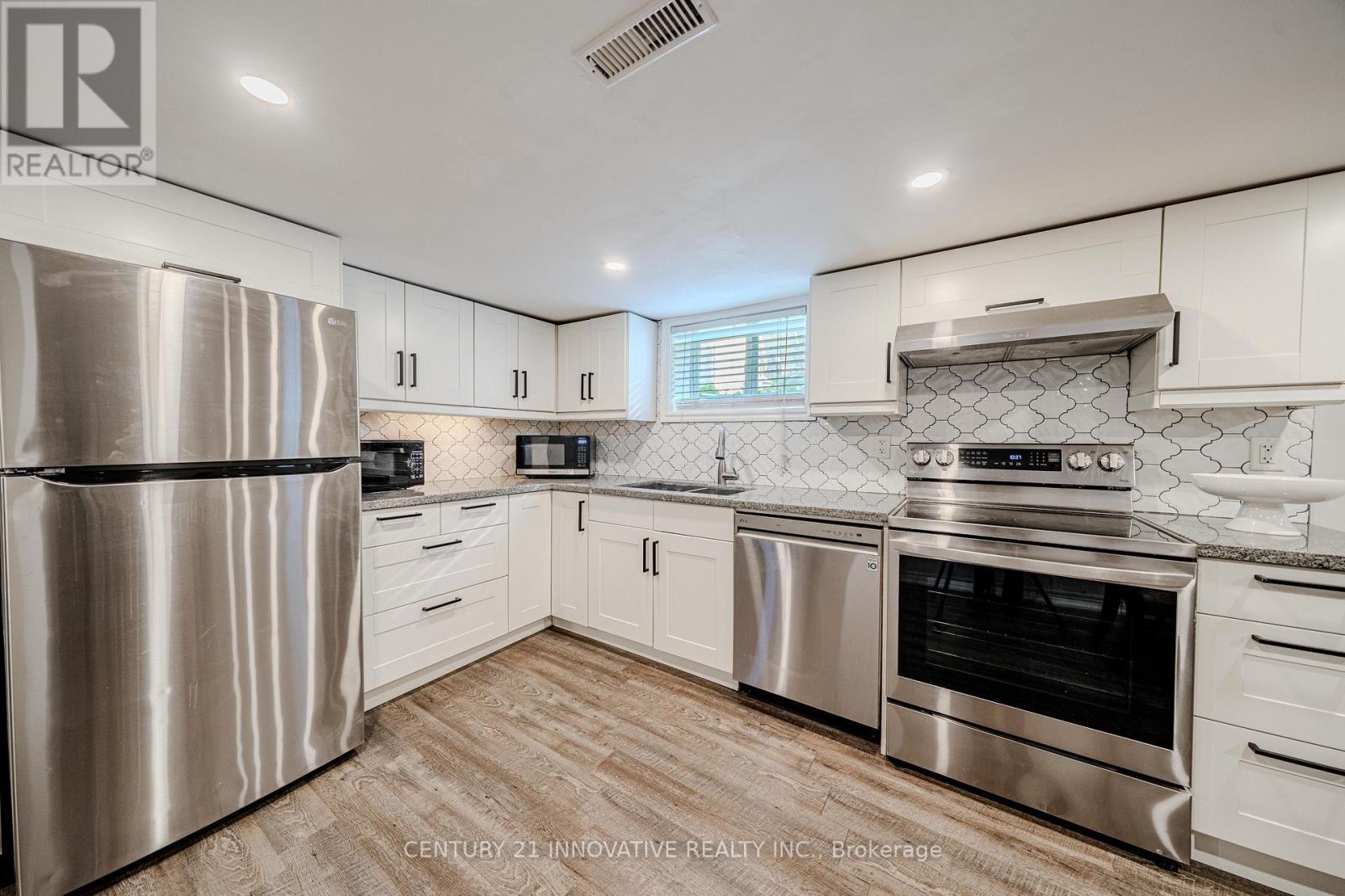 60 Dorking Crescent, Toronto, ON - Indoor Photo Showing Kitchen With Upgraded Kitchen