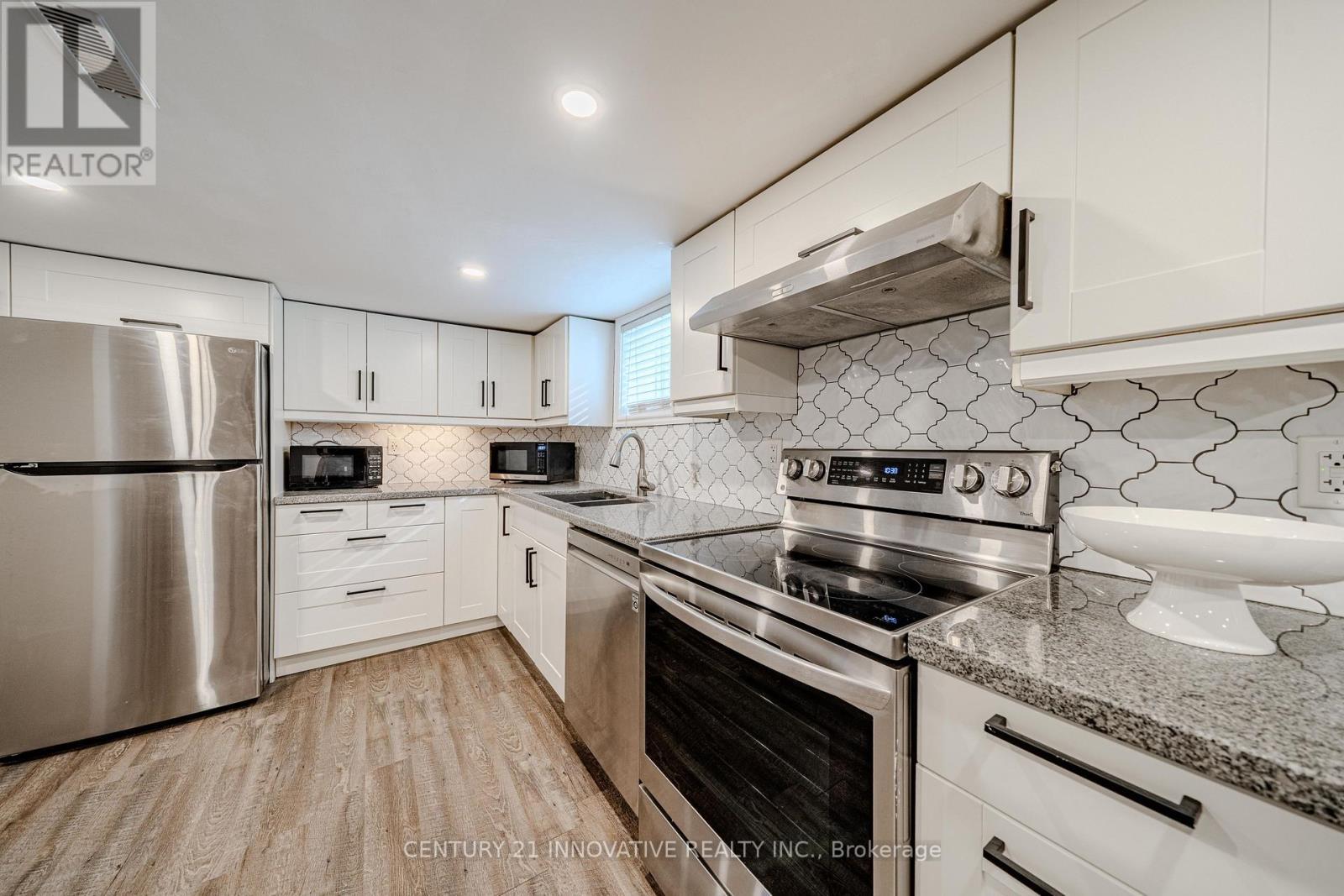60 Dorking Crescent, Toronto, ON - Indoor Photo Showing Kitchen With Upgraded Kitchen