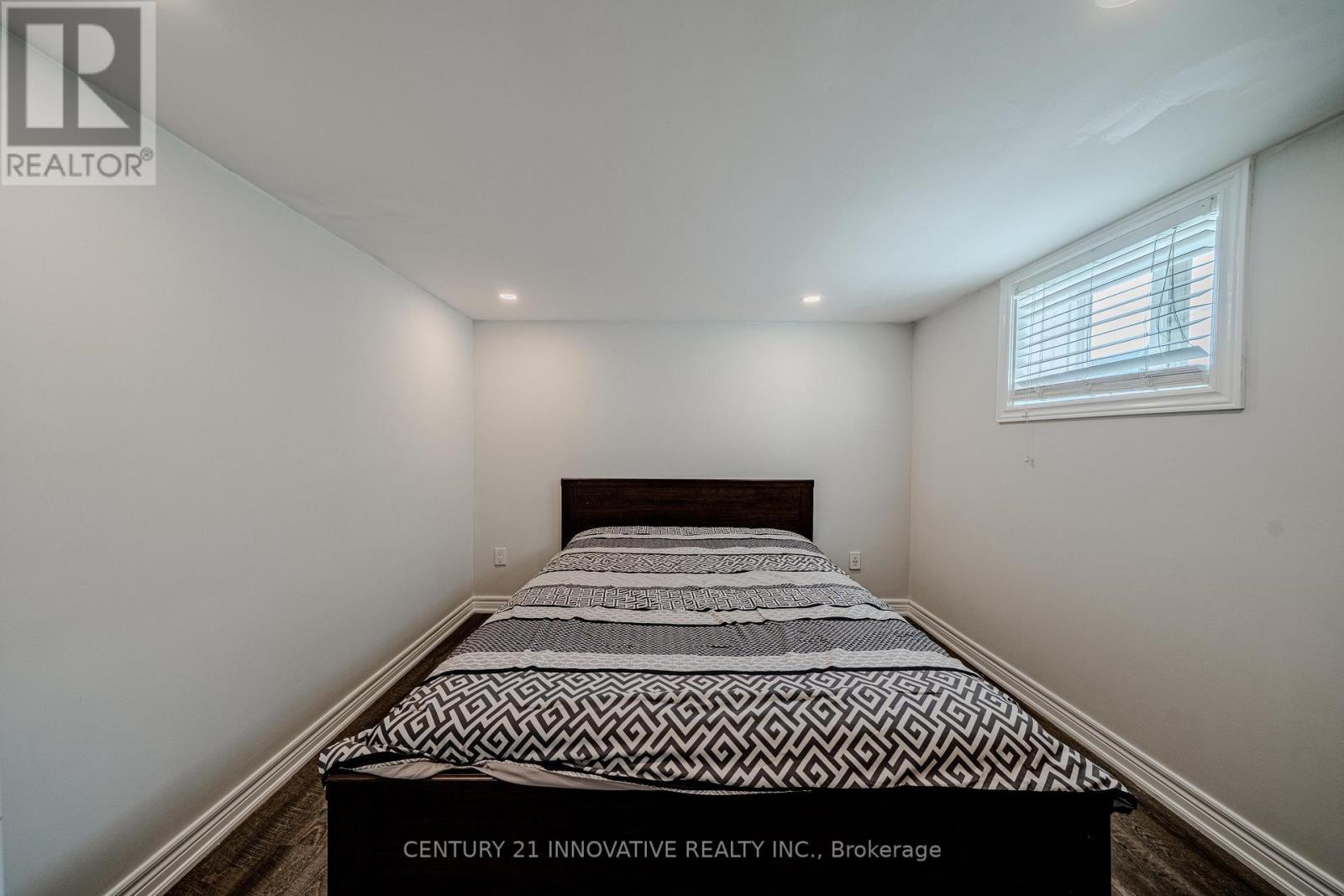 60 Dorking Crescent, Toronto, ON - Indoor Photo Showing Bedroom