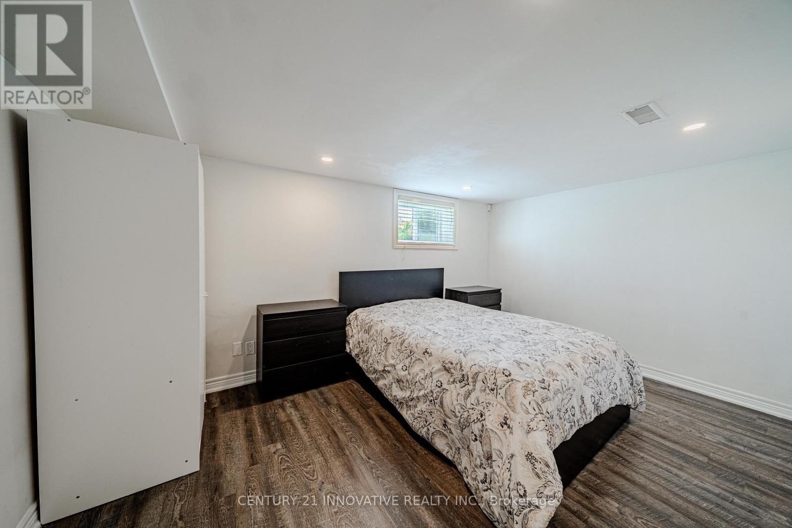 60 Dorking Crescent, Toronto, ON - Indoor Photo Showing Bedroom