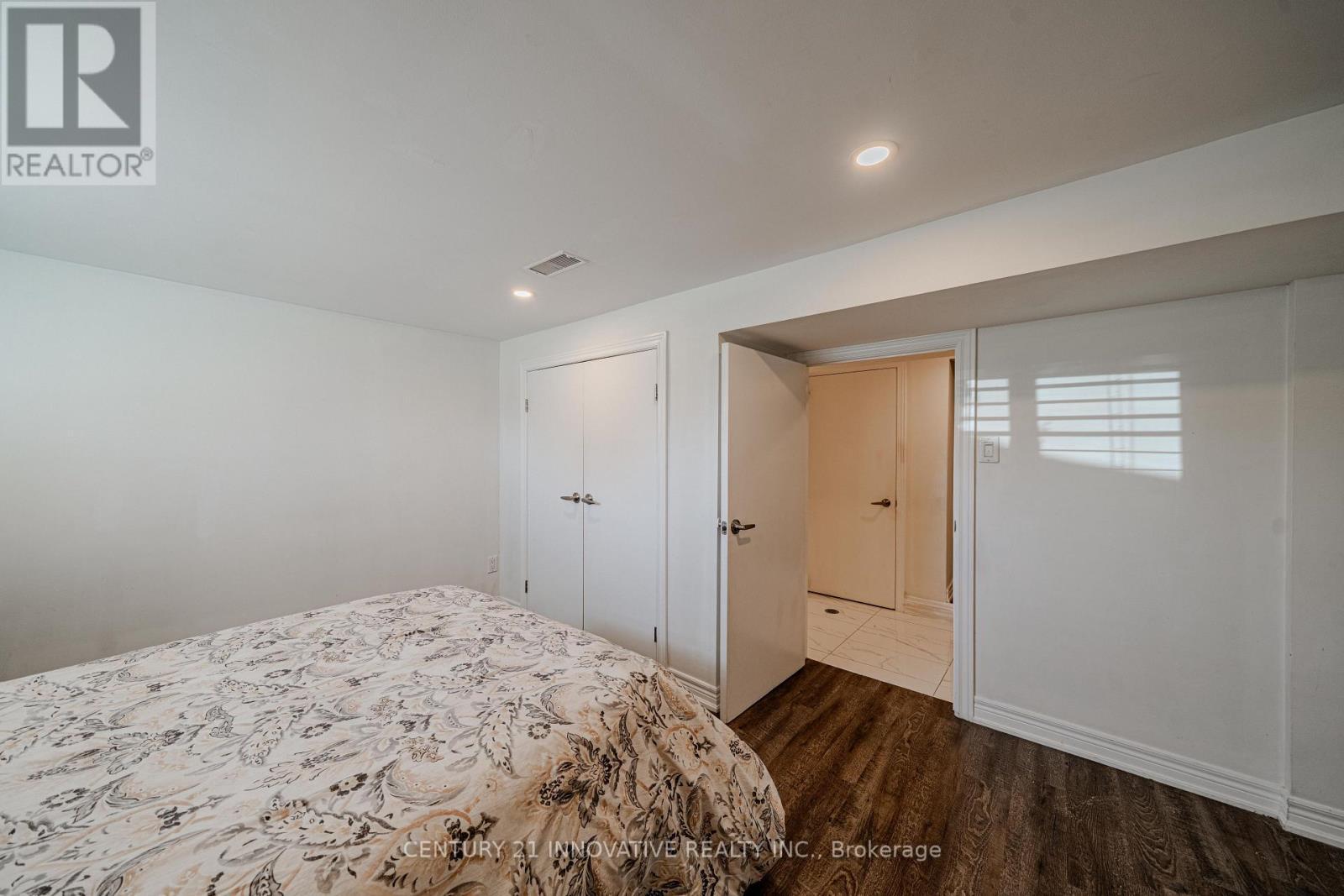 60 Dorking Crescent, Toronto, ON - Indoor Photo Showing Bedroom