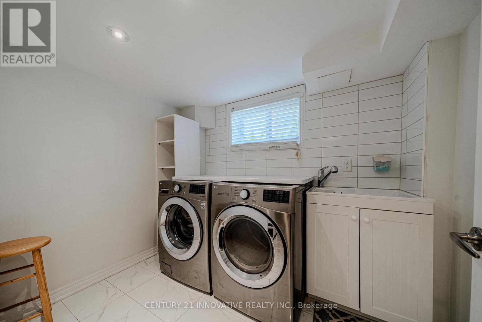 60 Dorking Crescent, Toronto, ON - Indoor Photo Showing Laundry Room