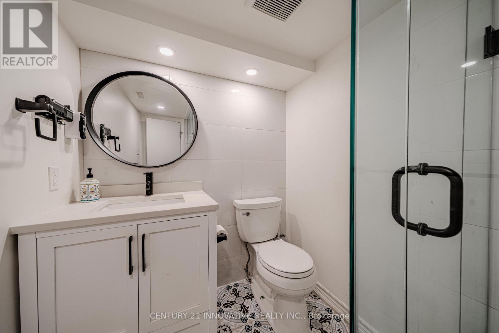 60 Dorking Crescent, Toronto, ON - Indoor Photo Showing Bathroom