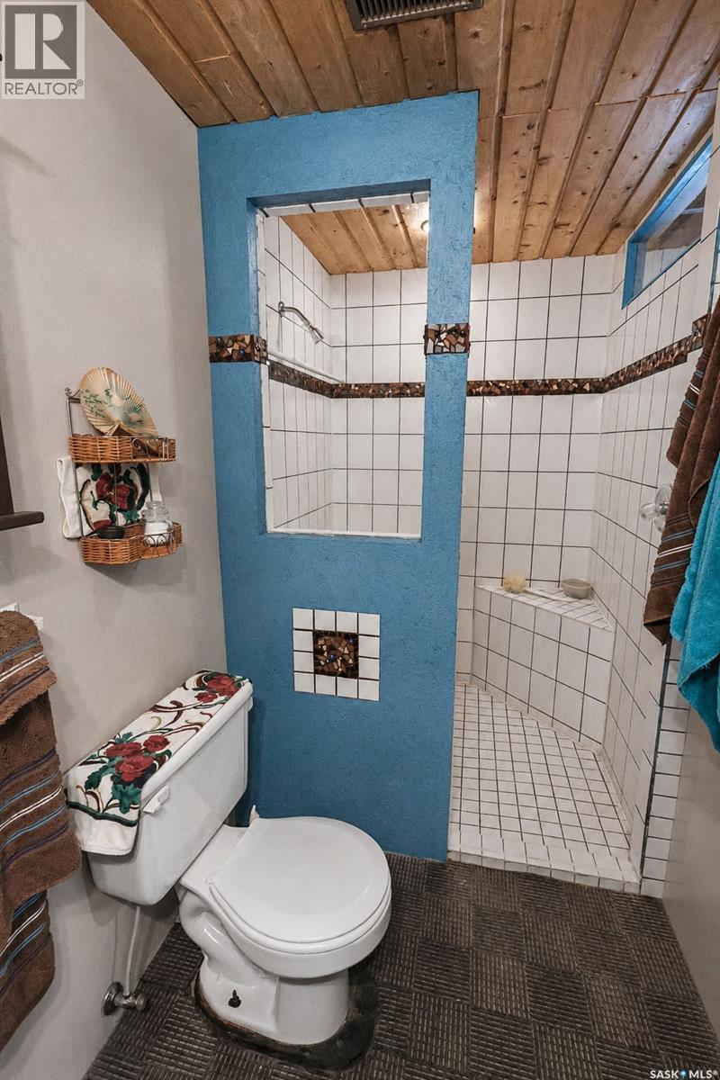 South Sask River Front Acreage, Prince Albert Rm No. 461, SK - Indoor Photo Showing Bathroom