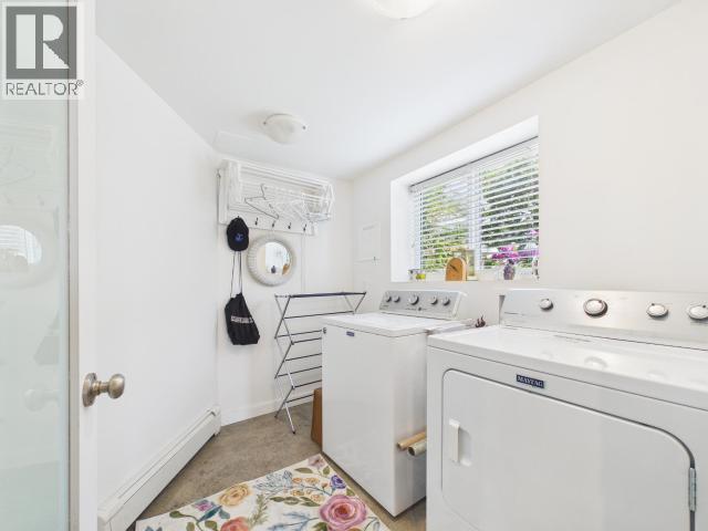 5370 Laburnum Ave, Powell River, BC - Indoor Photo Showing Laundry Room
