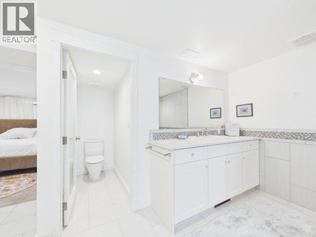 5370 Laburnum Ave, Powell River, BC - Indoor Photo Showing Bathroom