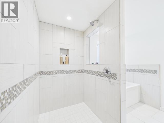 5370 Laburnum Ave, Powell River, BC - Indoor Photo Showing Bathroom