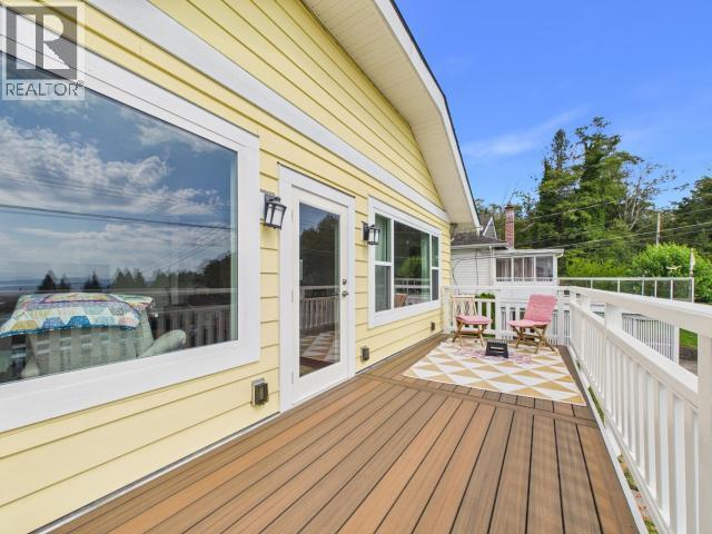 5370 Laburnum Ave, Powell River, BC - Outdoor With Deck Patio Veranda With Exterior