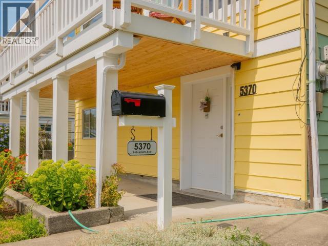 5370 Laburnum Ave, Powell River, BC - Outdoor With Exterior