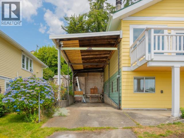 5370 Laburnum Ave, Powell River, BC - Outdoor With Exterior