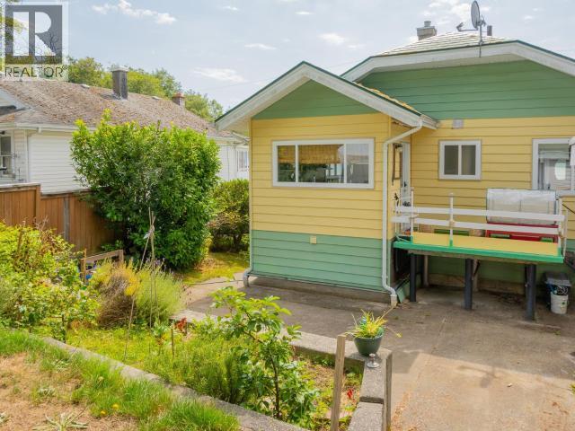 5370 Laburnum Ave, Powell River, BC - Outdoor With Exterior