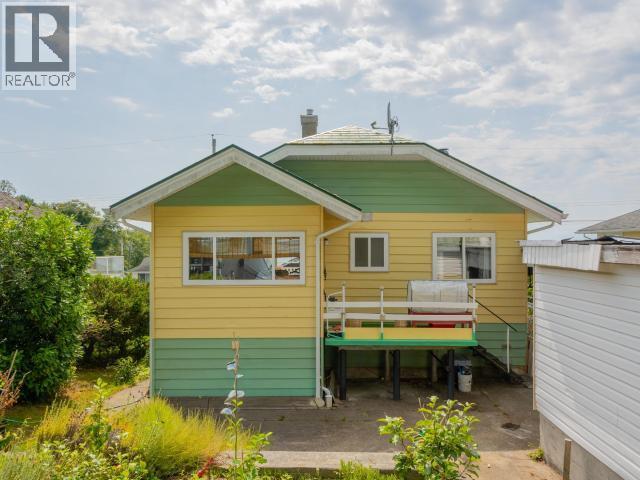 5370 Laburnum Ave, Powell River, BC - Outdoor