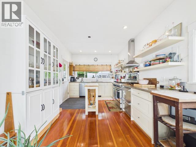 5370 Laburnum Ave, Powell River, BC - Indoor