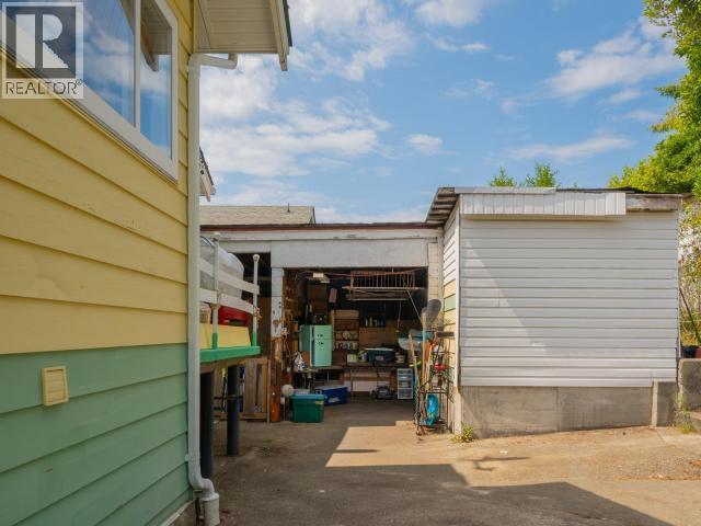 5370 Laburnum Ave, Powell River, BC - Outdoor