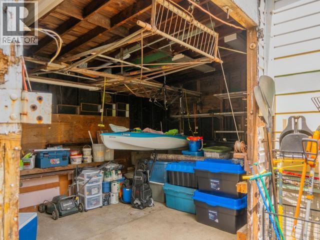5370 Laburnum Ave, Powell River, BC - Indoor Photo Showing Garage