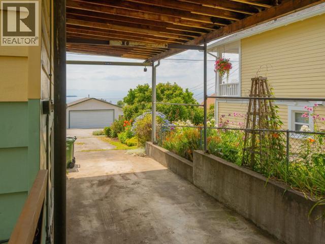 5370 Laburnum Ave, Powell River, BC - With Exterior