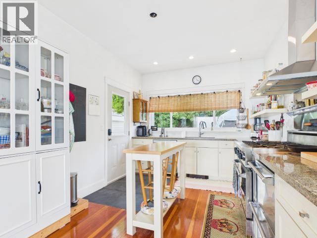 5370 Laburnum Ave, Powell River, BC - Indoor Photo Showing Kitchen