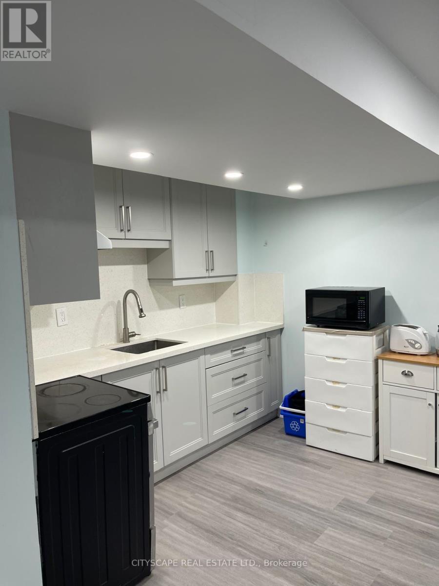1136 Schooling Drive E, Oshawa, ON - Indoor Photo Showing Kitchen