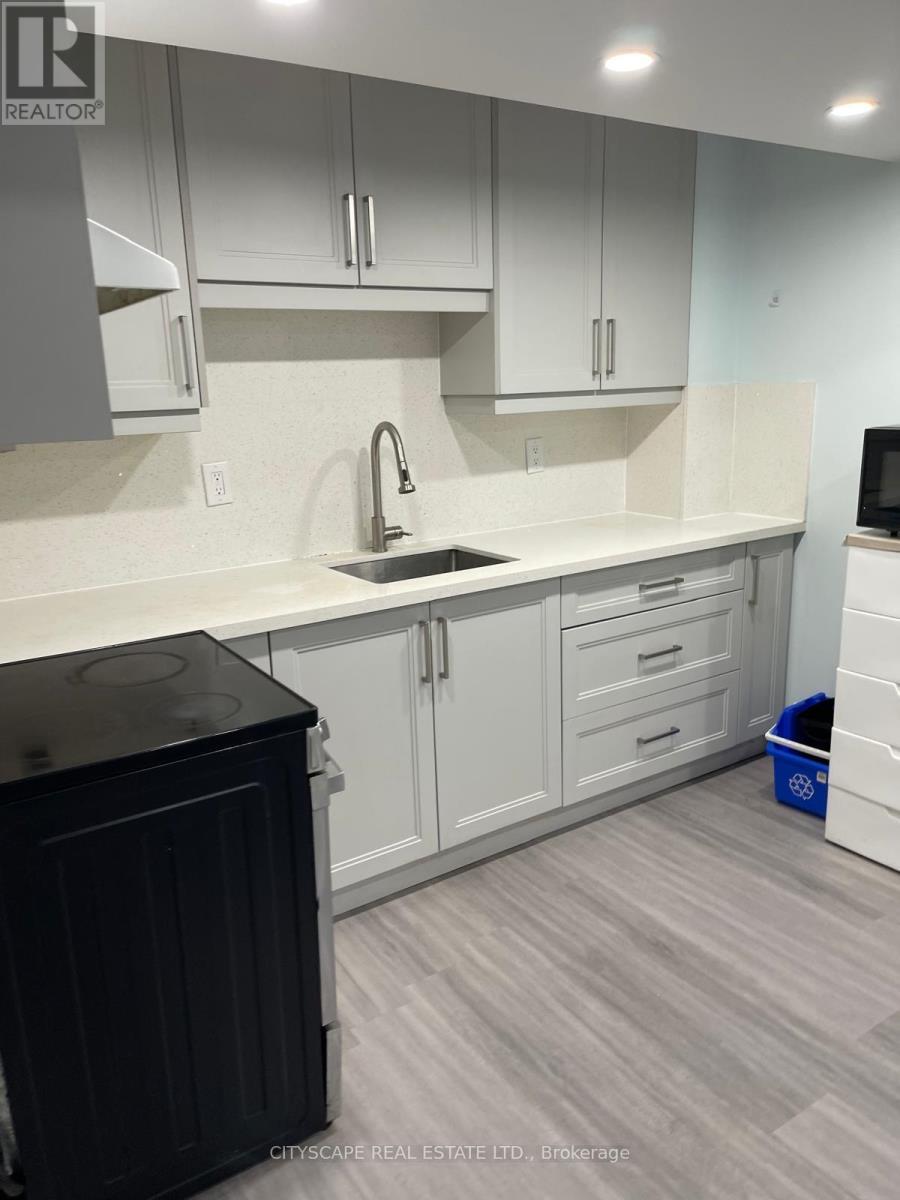 1136 Schooling Drive E, Oshawa, ON - Indoor Photo Showing Kitchen