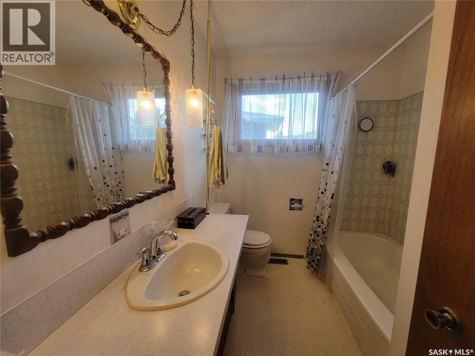 509 3Rd Street E, Wilkie, SK - Indoor Photo Showing Bathroom