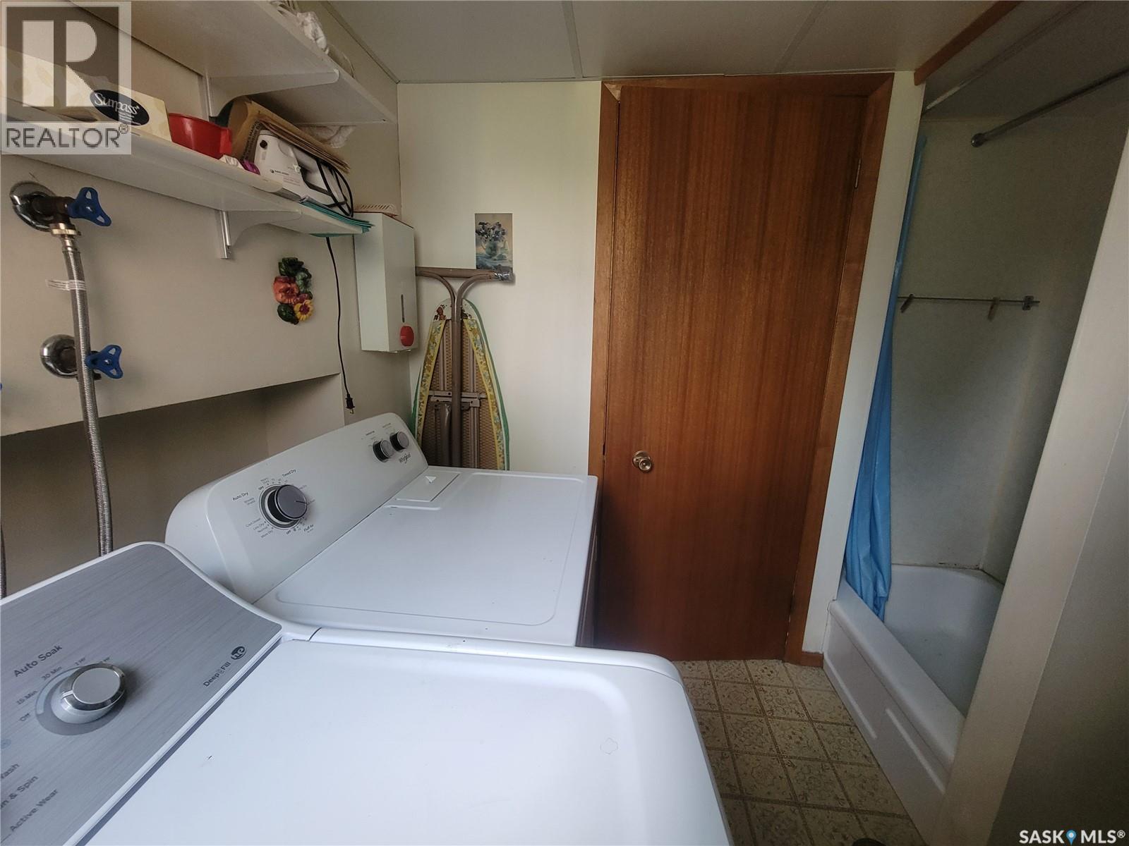 509 3Rd Street E, Wilkie, SK - Indoor Photo Showing Laundry Room