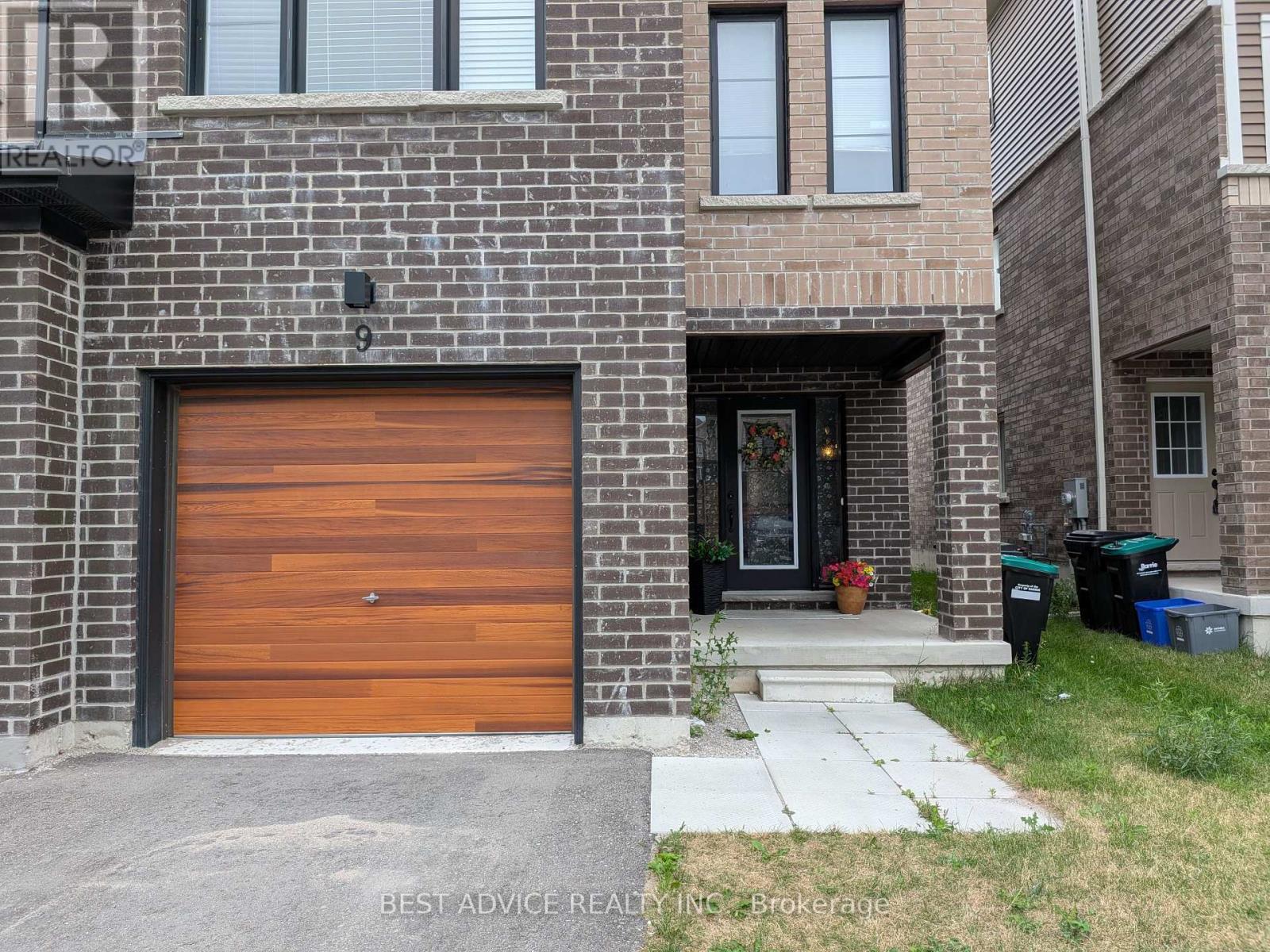 9 Pumpkin Corner Crescent, Barrie, ON - Outdoor