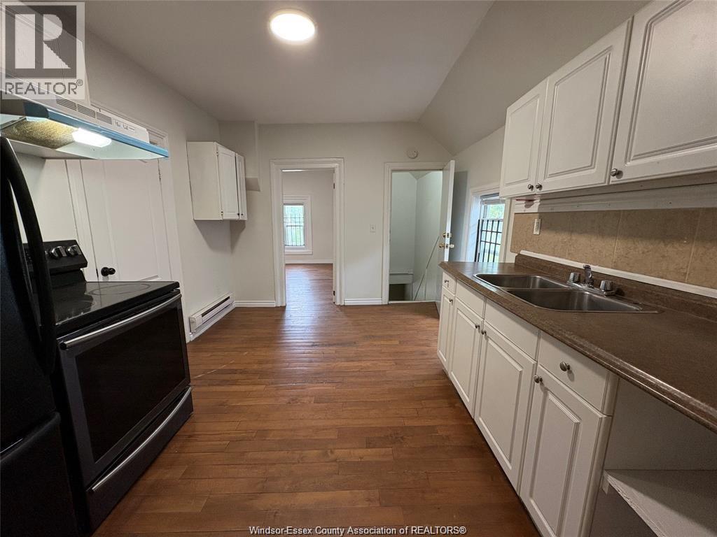 454 Crawford, Windsor, ON - Indoor Photo Showing Kitchen With Double Sink