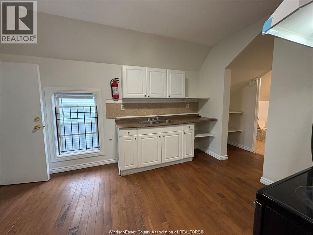 454 Crawford, Windsor, ON - Indoor
