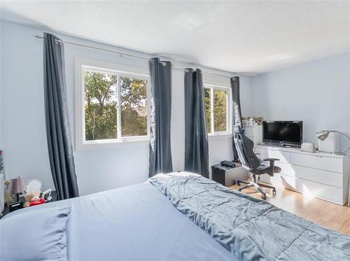 95 Trafford Park, Winnipeg, MB - Indoor Photo Showing Bedroom