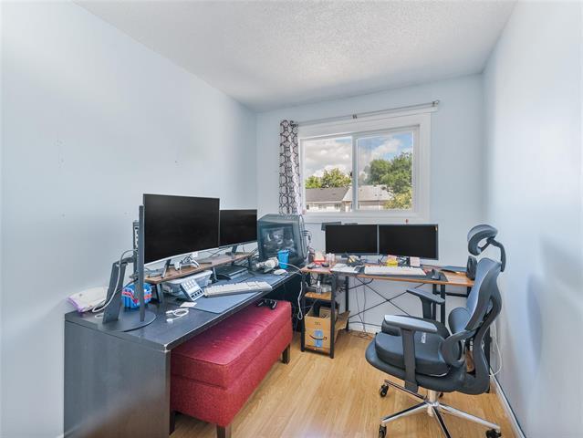 95 Trafford Park, Winnipeg, MB - Indoor Photo Showing Office