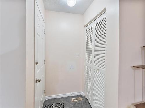 95 Trafford Park, Winnipeg, MB - Indoor Photo Showing Other Room
