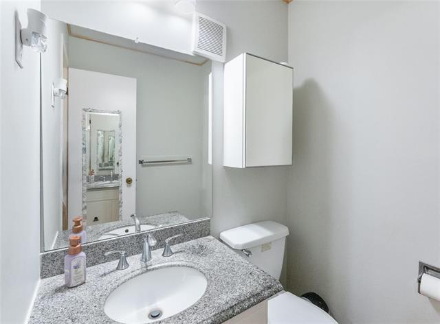 95 Trafford Park, Winnipeg, MB - Indoor Photo Showing Bathroom