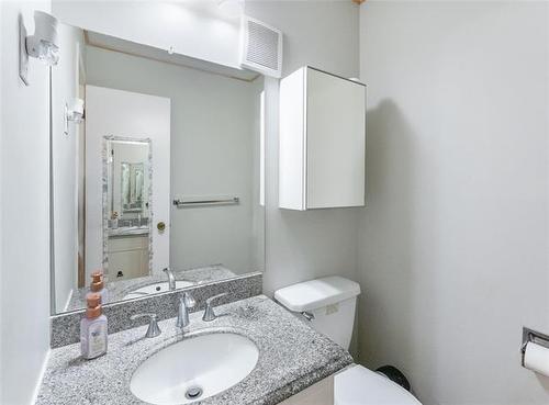 95 Trafford Park, Winnipeg, MB - Indoor Photo Showing Bathroom