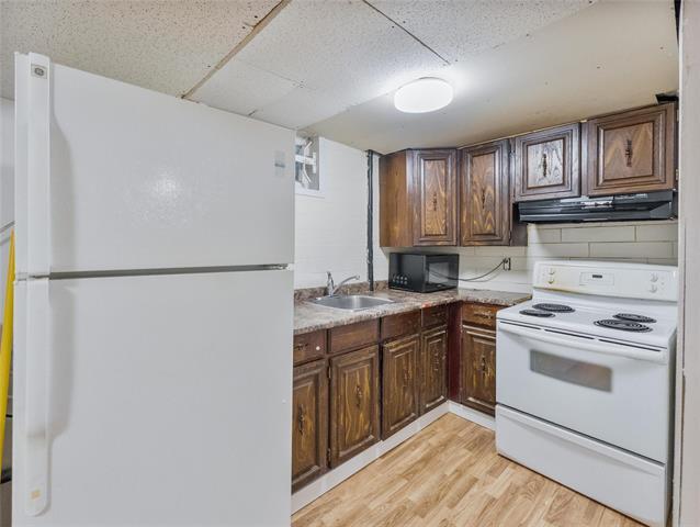 95 Trafford Park, Winnipeg, MB - Indoor Photo Showing Kitchen