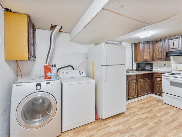 95 Trafford Park, Winnipeg, MB - Indoor Photo Showing Laundry Room