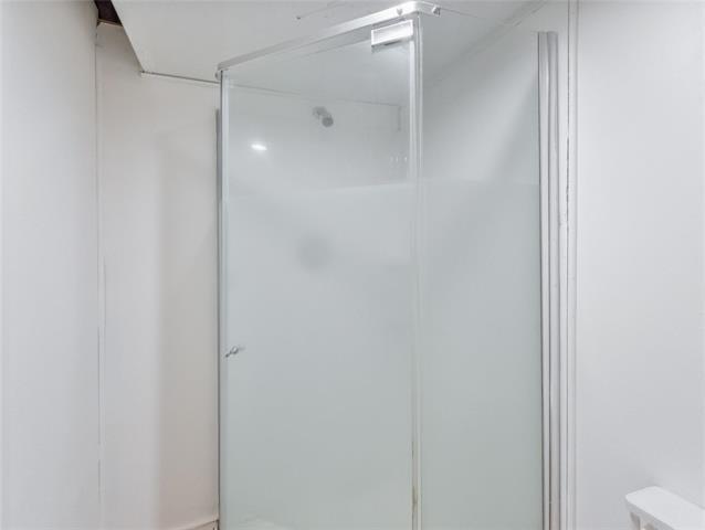 95 Trafford Park, Winnipeg, MB - Indoor Photo Showing Bathroom