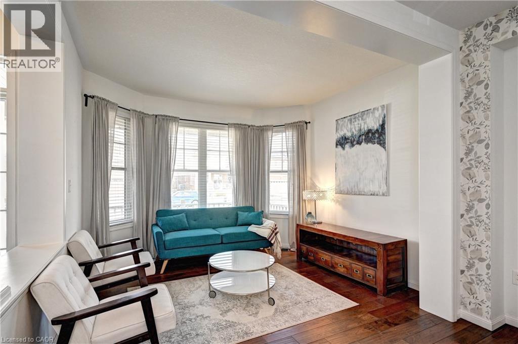 222 Baldwin Drive, Cambridge, ON - Indoor Photo Showing Living Room