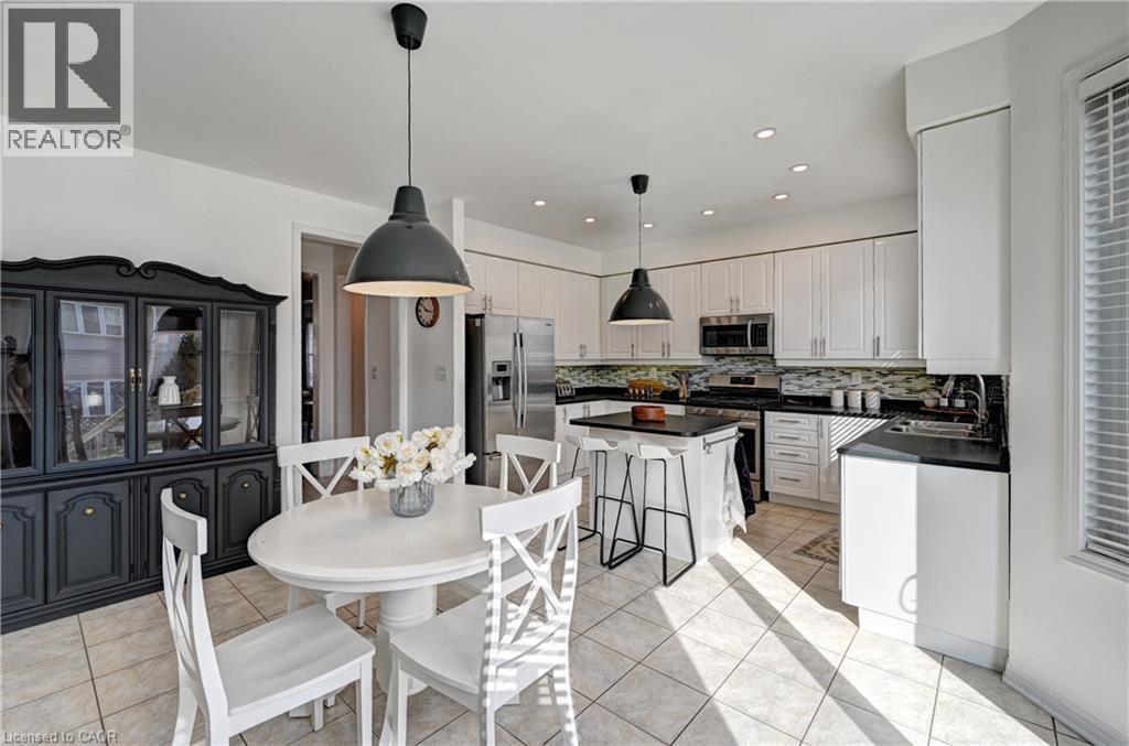 222 Baldwin Drive, Cambridge, ON - Indoor Photo Showing Dining Room