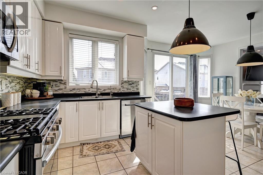 222 Baldwin Drive, Cambridge, ON - Indoor Photo Showing Kitchen With Double Sink