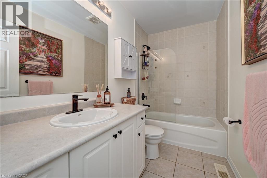 222 Baldwin Drive, Cambridge, ON - Indoor Photo Showing Bathroom