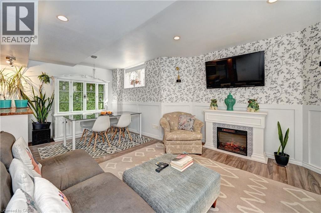 222 Baldwin Drive, Cambridge, ON - Indoor Photo Showing Living Room With Fireplace