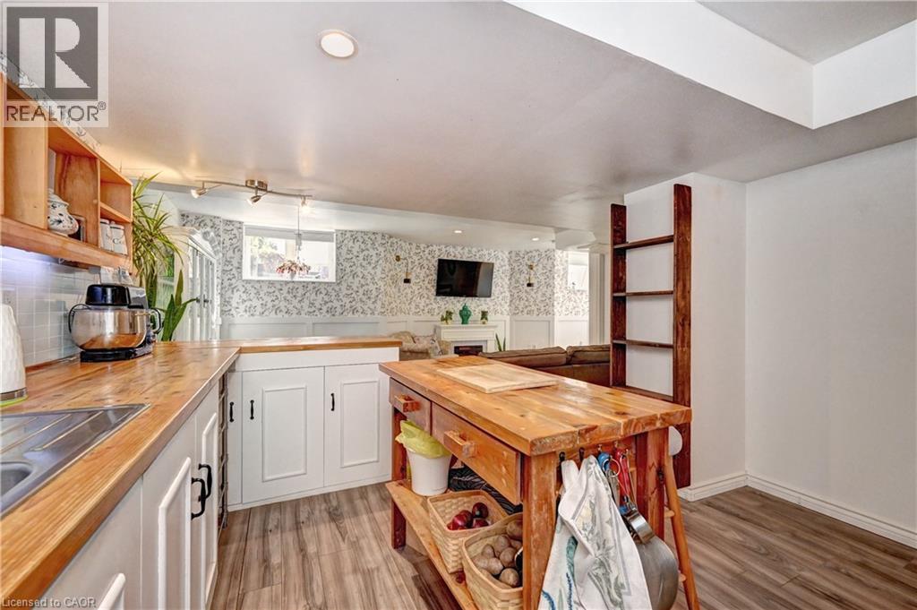 222 Baldwin Drive, Cambridge, ON - Indoor Photo Showing Kitchen