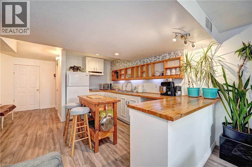 222 Baldwin Drive, Cambridge, ON - Indoor Photo Showing Kitchen