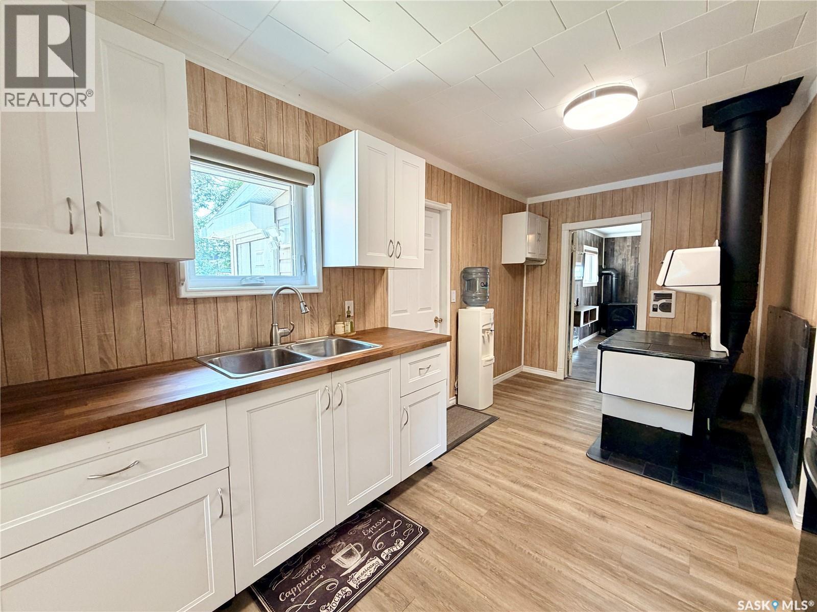 691 Joseph Crescent, Cochin, SK - Indoor Photo Showing Kitchen With Double Sink